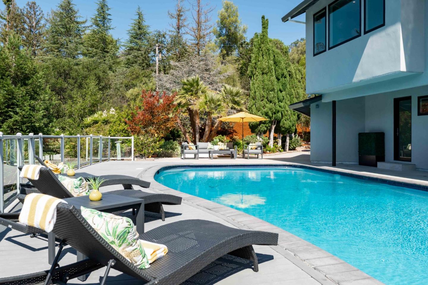 Detail Gallery Image 27 of 31 For 10495 Albertsworth Ln, Los Altos Hills,  CA 94024 - 3 Beds | 3/1 Baths