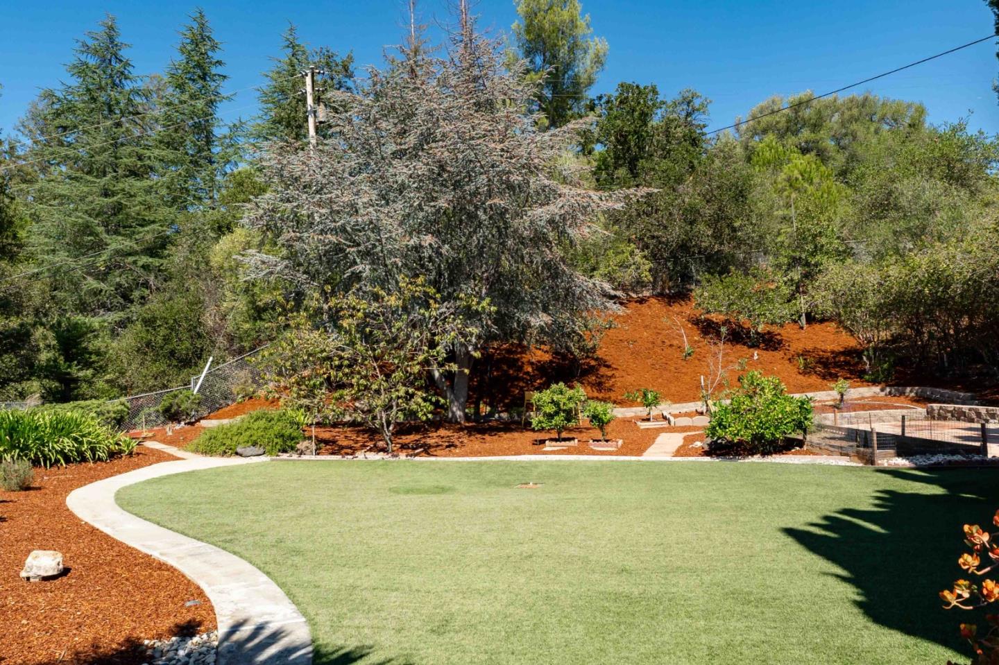 Detail Gallery Image 30 of 31 For 10495 Albertsworth Ln, Los Altos Hills,  CA 94024 - 3 Beds | 3/1 Baths