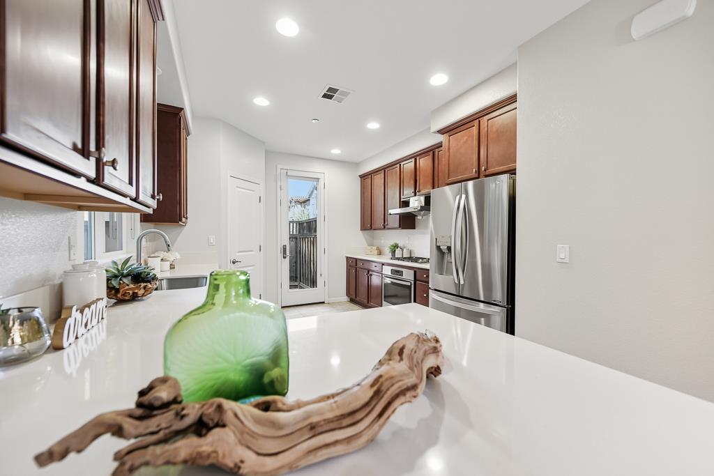 Detail Gallery Image 10 of 35 For 146 English Rose Cir, Campbell,  CA 95008 - 3 Beds | 2/1 Baths