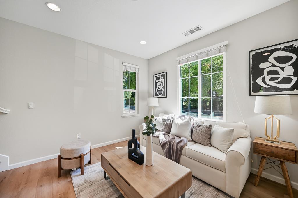 Detail Gallery Image 12 of 35 For 146 English Rose Cir, Campbell,  CA 95008 - 3 Beds | 2/1 Baths