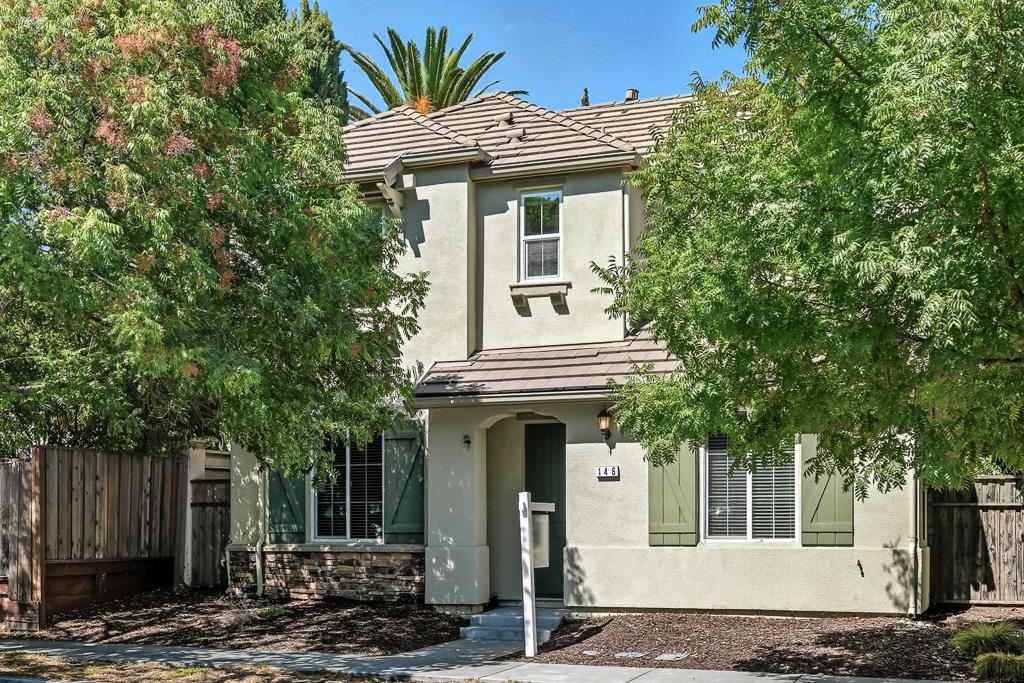 Detail Gallery Image 2 of 35 For 146 English Rose Cir, Campbell,  CA 95008 - 3 Beds | 2/1 Baths