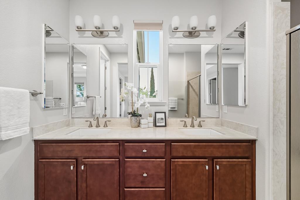 Detail Gallery Image 25 of 35 For 146 English Rose Cir, Campbell,  CA 95008 - 3 Beds | 2/1 Baths