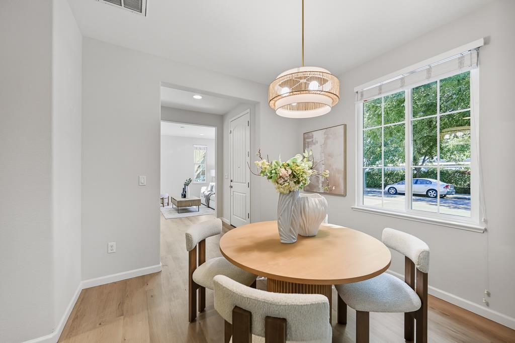 Detail Gallery Image 6 of 35 For 146 English Rose Cir, Campbell,  CA 95008 - 3 Beds | 2/1 Baths