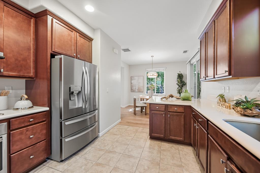 Detail Gallery Image 9 of 35 For 146 English Rose Cir, Campbell,  CA 95008 - 3 Beds | 2/1 Baths