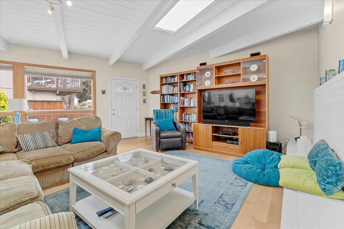 Detail Gallery Image 10 of 38 For 511 Cliff Dr, Aptos,  CA 95003 - 4 Beds | 3 Baths