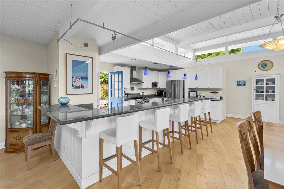 Detail Gallery Image 11 of 38 For 511 Cliff Dr, Aptos,  CA 95003 - 4 Beds | 3 Baths