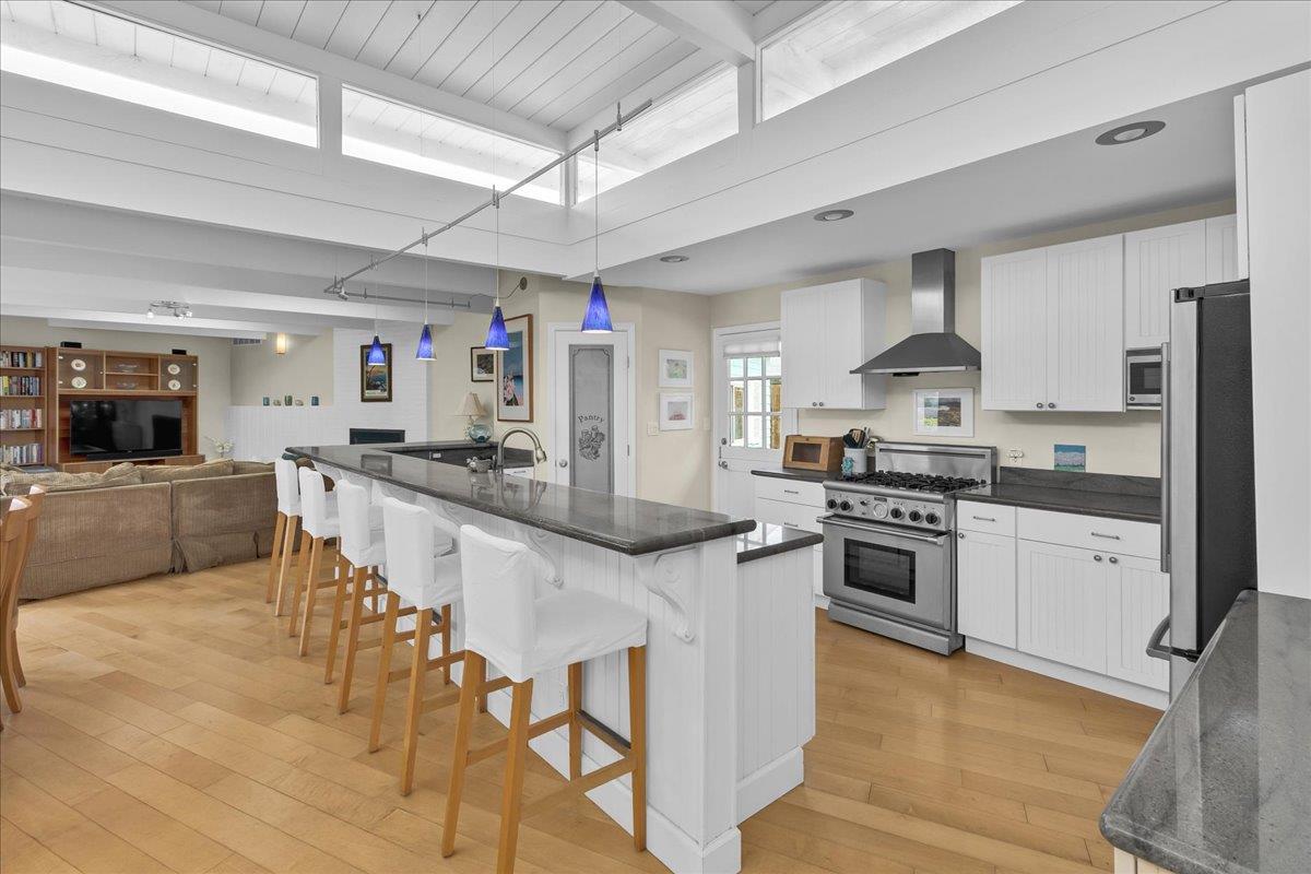 Detail Gallery Image 12 of 38 For 511 Cliff Dr, Aptos,  CA 95003 - 4 Beds | 3 Baths