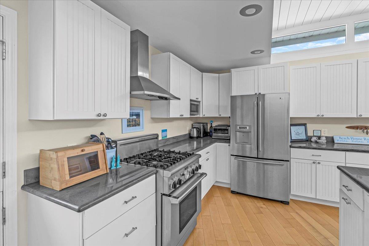 Detail Gallery Image 16 of 38 For 511 Cliff Dr, Aptos,  CA 95003 - 4 Beds | 3 Baths