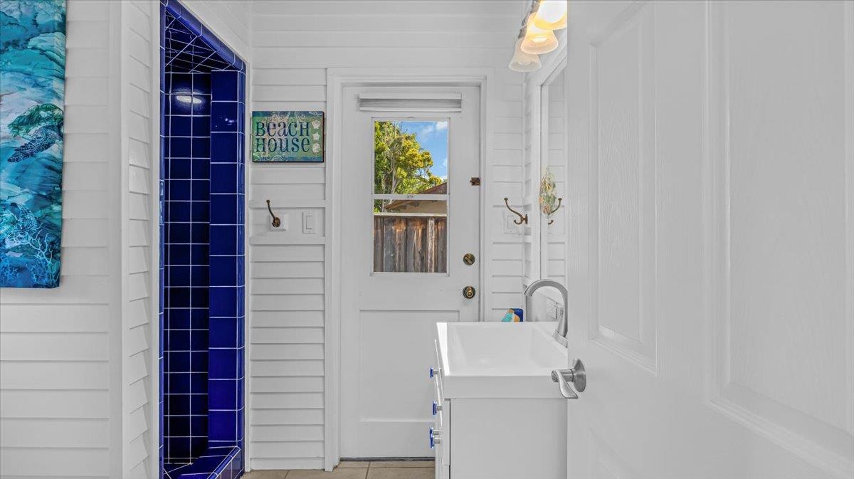 Detail Gallery Image 27 of 38 For 511 Cliff Dr, Aptos,  CA 95003 - 4 Beds | 3 Baths