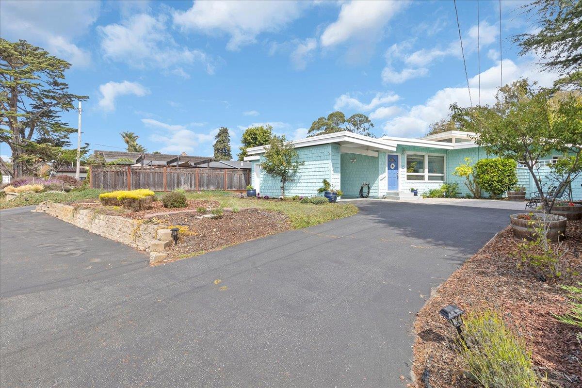 Detail Gallery Image 4 of 38 For 511 Cliff Dr, Aptos,  CA 95003 - 4 Beds | 3 Baths