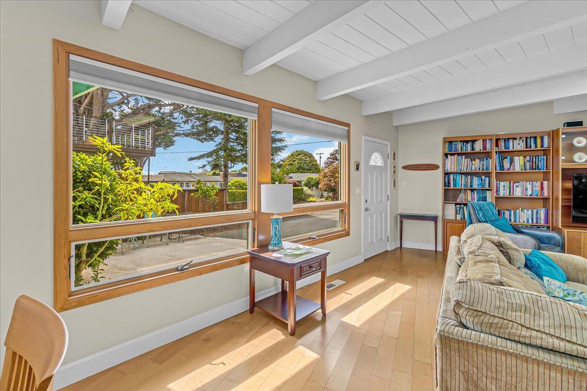 Detail Gallery Image 7 of 38 For 511 Cliff Dr, Aptos,  CA 95003 - 4 Beds | 3 Baths