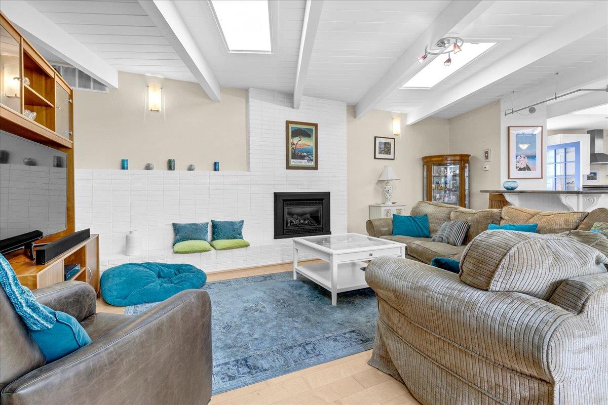 Detail Gallery Image 8 of 38 For 511 Cliff Dr, Aptos,  CA 95003 - 4 Beds | 3 Baths