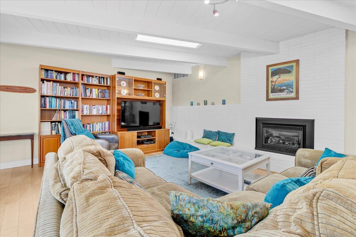 Detail Gallery Image 9 of 38 For 511 Cliff Dr, Aptos,  CA 95003 - 4 Beds | 3 Baths