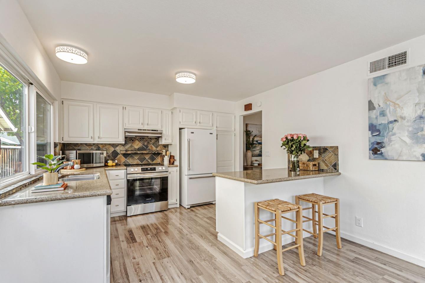 Detail Gallery Image 10 of 32 For 401 Henderson Dr, San Jose,  CA 95123 - 4 Beds | 2 Baths