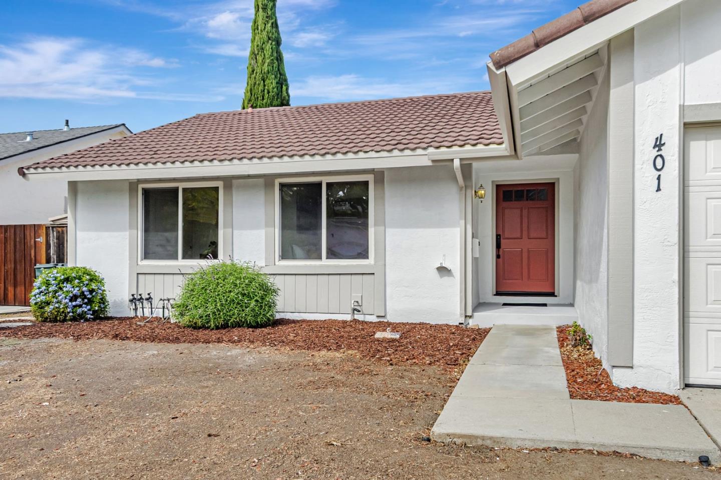 Detail Gallery Image 4 of 32 For 401 Henderson Dr, San Jose,  CA 95123 - 4 Beds | 2 Baths