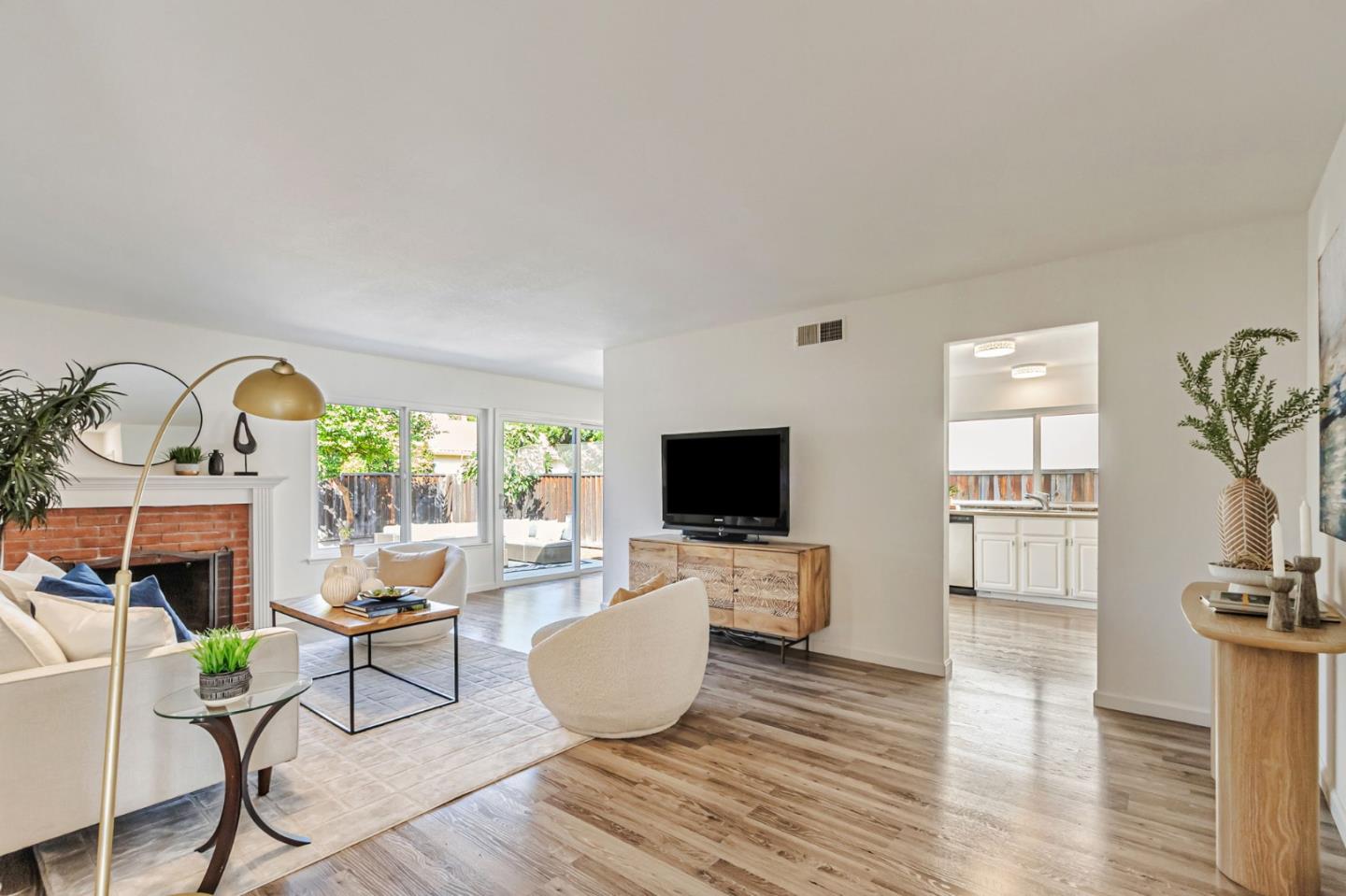 Detail Gallery Image 7 of 32 For 401 Henderson Dr, San Jose,  CA 95123 - 4 Beds | 2 Baths