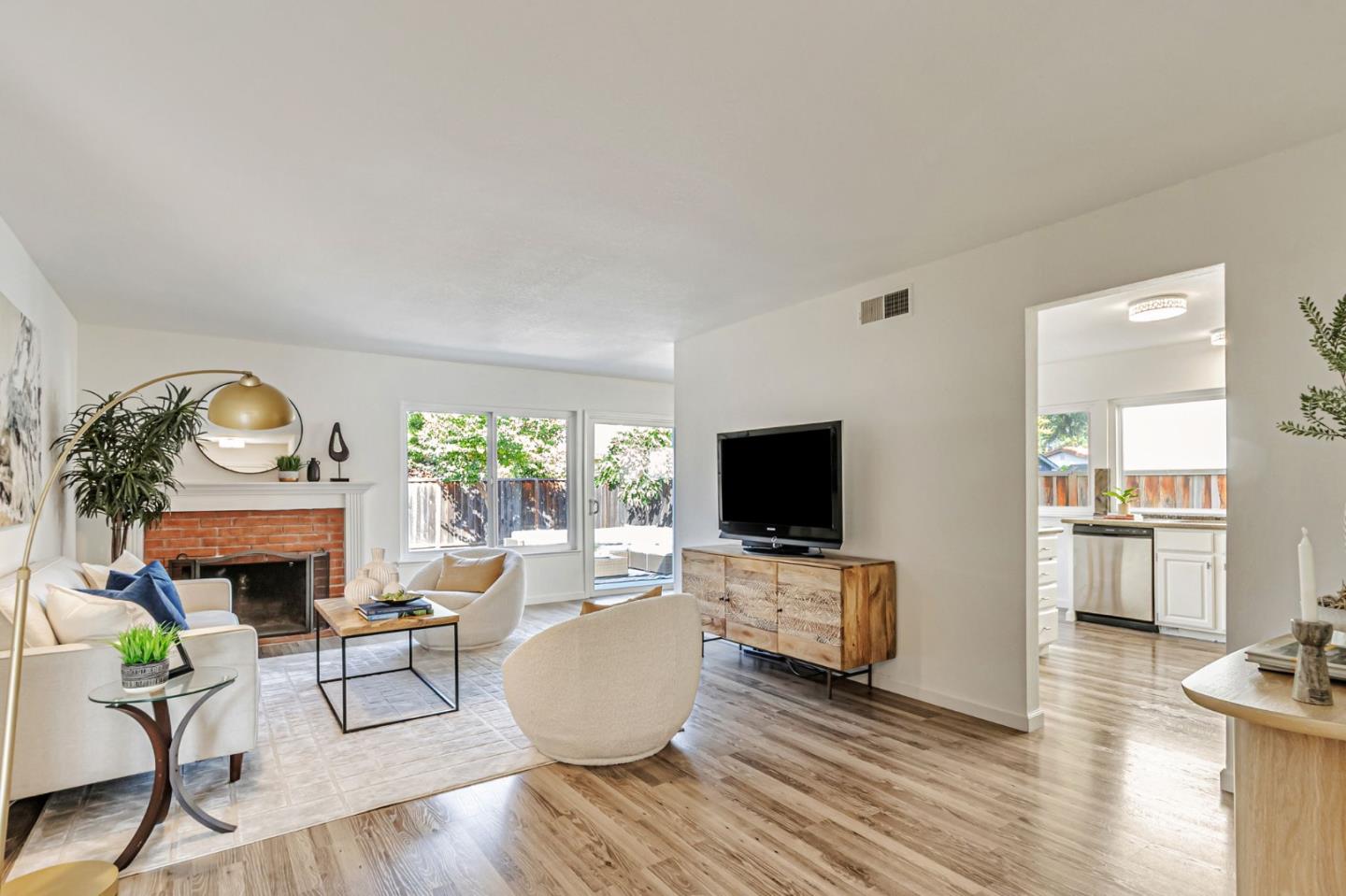 Detail Gallery Image 9 of 32 For 401 Henderson Dr, San Jose,  CA 95123 - 4 Beds | 2 Baths