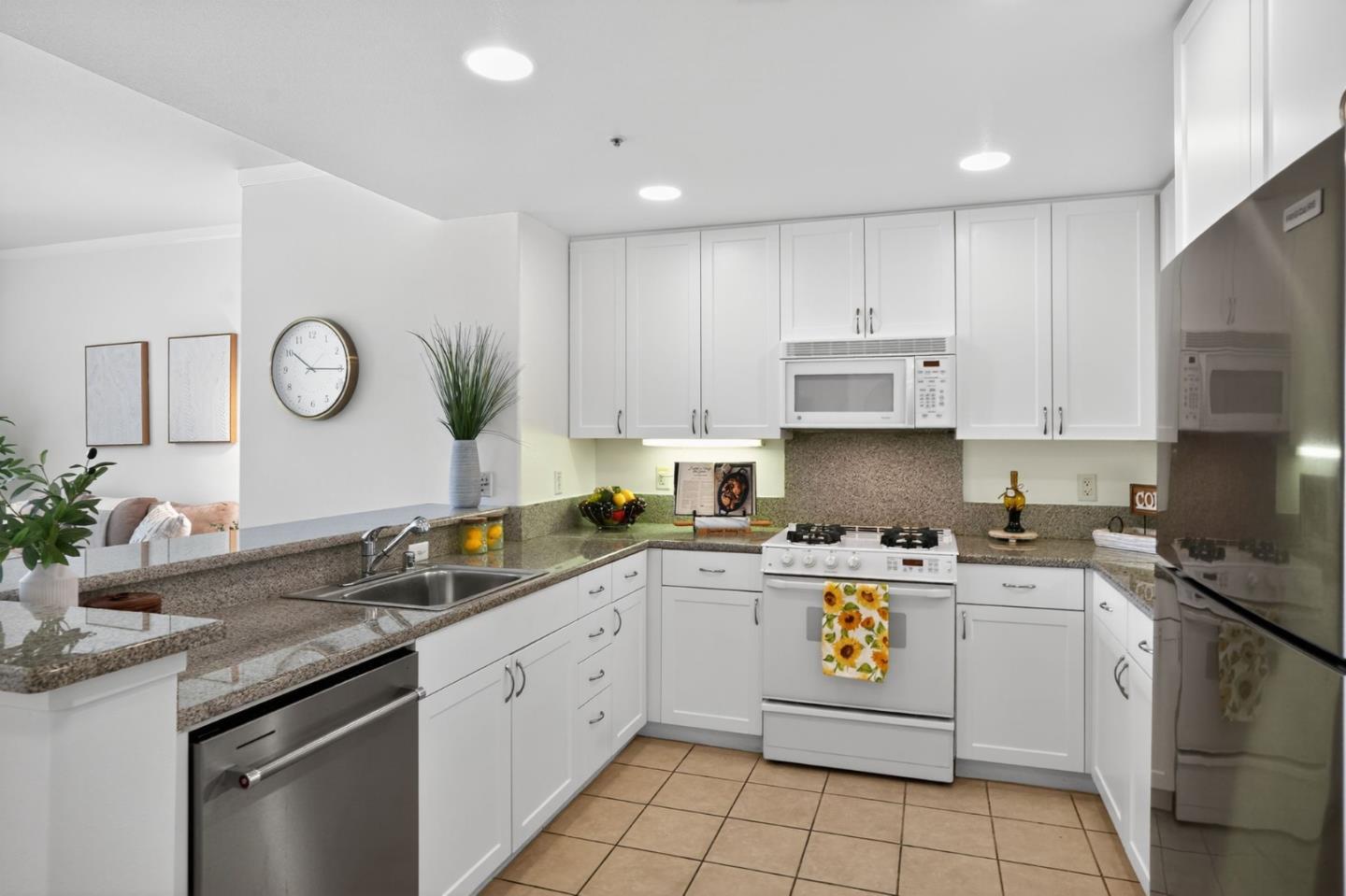 Detail Gallery Image 5 of 29 For 20488 Stevens Creek Blvd #2102,  Cupertino,  CA 95014 - 1 Beds | 1 Baths