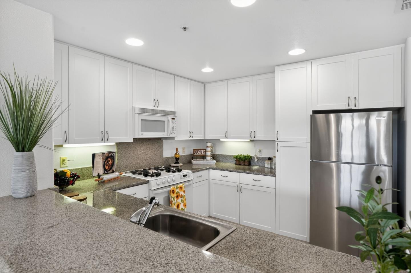 Detail Gallery Image 6 of 29 For 20488 Stevens Creek Blvd #2102,  Cupertino,  CA 95014 - 1 Beds | 1 Baths