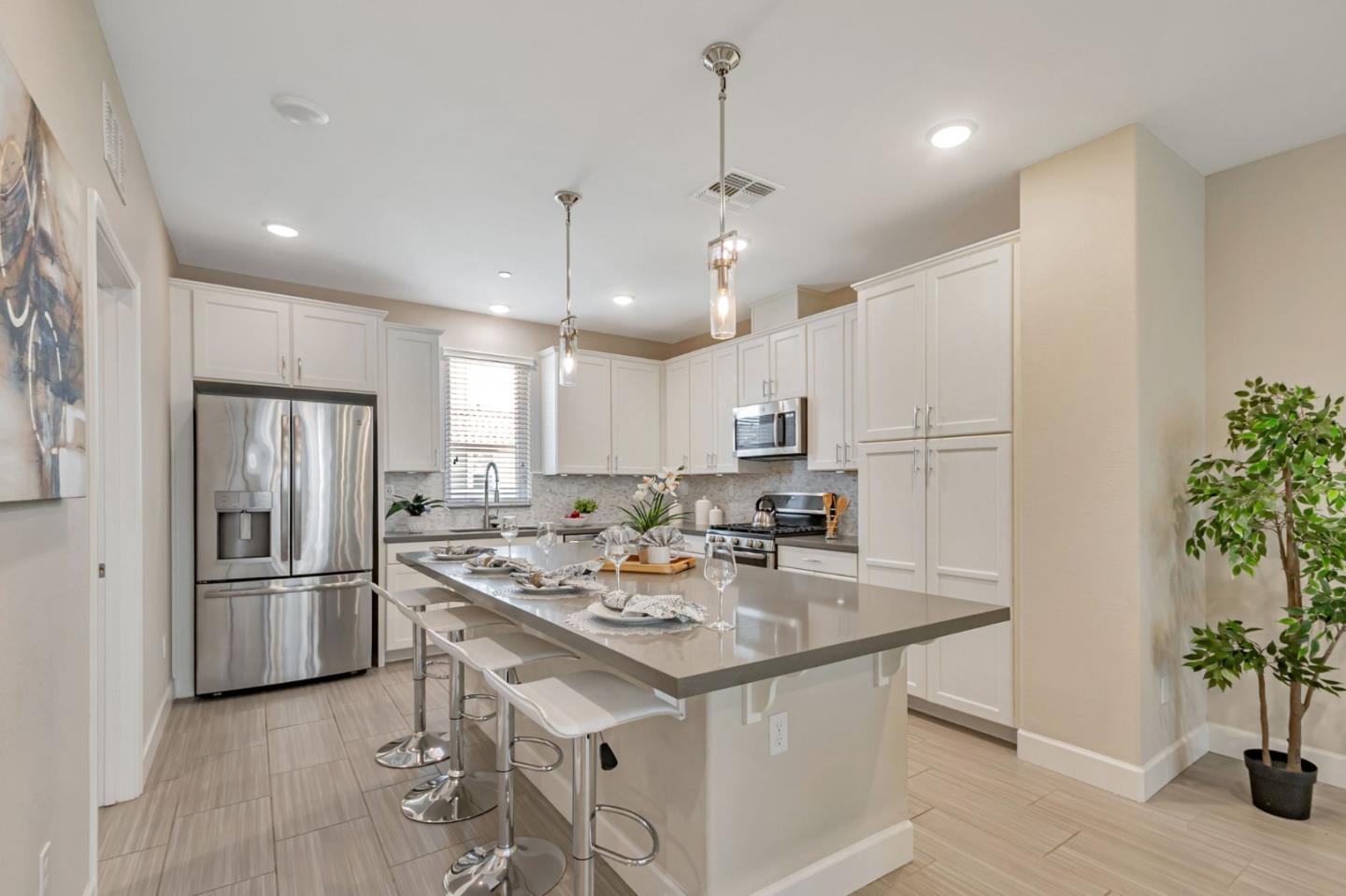 Detail Gallery Image 11 of 38 For 350 Hearst Dr, Milpitas,  CA 95035 - 3 Beds | 3/1 Baths