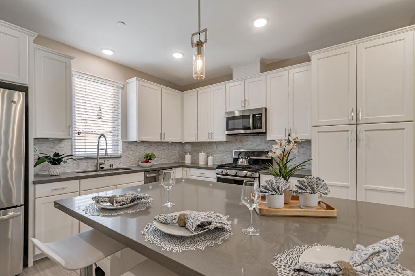 Detail Gallery Image 12 of 38 For 350 Hearst Dr, Milpitas,  CA 95035 - 3 Beds | 3/1 Baths