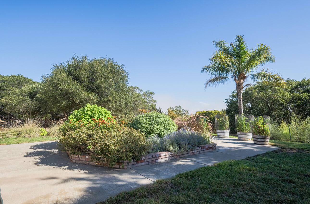 Detail Gallery Image 12 of 43 For 399 Laurel Ln, Salinas,  CA 93908 - 3 Beds | 2 Baths