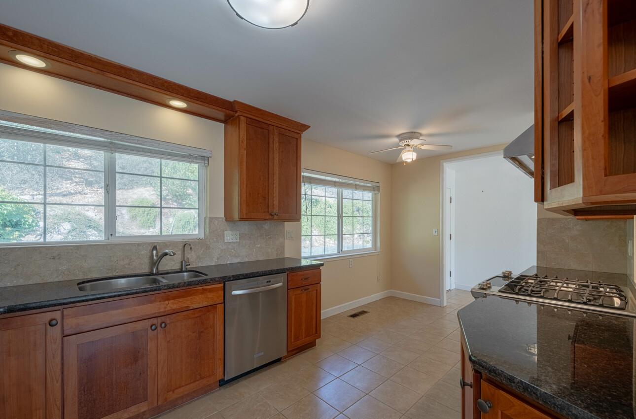 Detail Gallery Image 19 of 43 For 399 Laurel Ln, Salinas,  CA 93908 - 3 Beds | 2 Baths