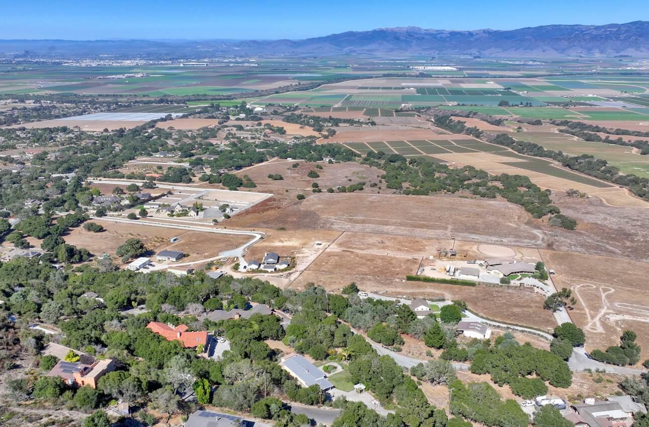 Detail Gallery Image 7 of 43 For 399 Laurel Ln, Salinas,  CA 93908 - 3 Beds | 2 Baths