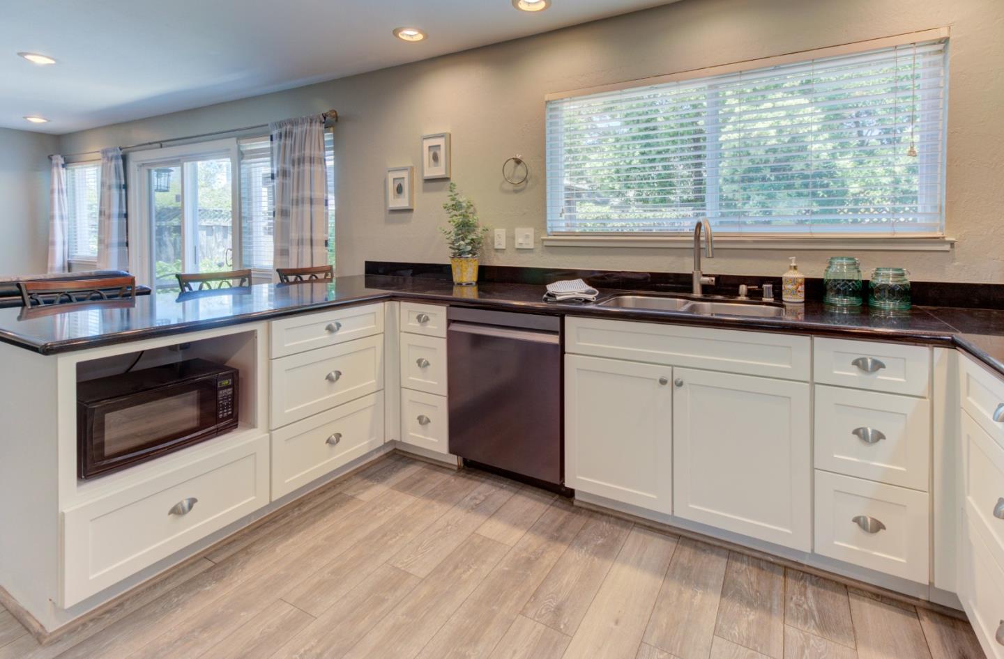 Detail Gallery Image 10 of 39 For 15120 Venetian Way, Morgan Hill,  CA 95037 - 4 Beds | 3 Baths