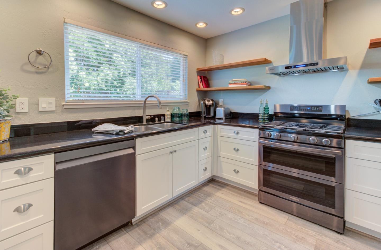 Detail Gallery Image 8 of 39 For 15120 Venetian Way, Morgan Hill,  CA 95037 - 4 Beds | 3 Baths