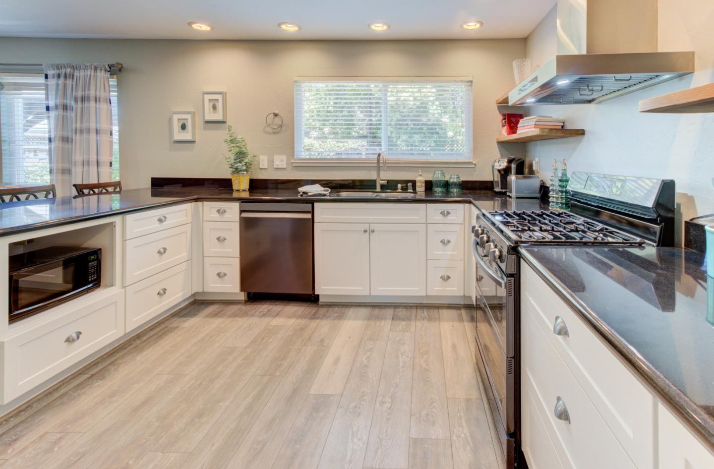 Detail Gallery Image 9 of 39 For 15120 Venetian Way, Morgan Hill,  CA 95037 - 4 Beds | 3 Baths