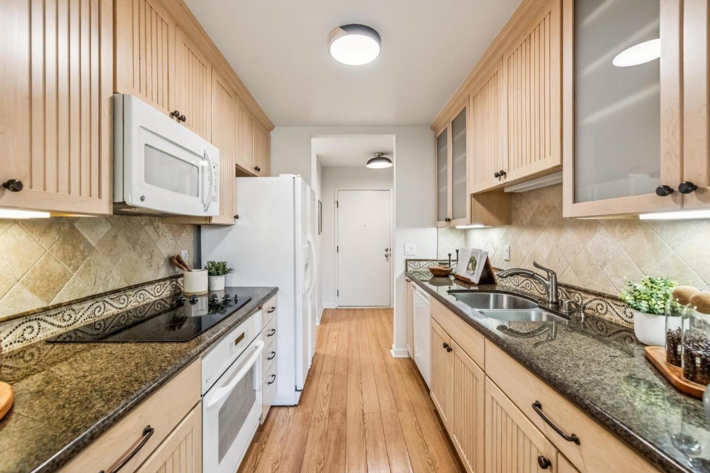 Detail Gallery Image 11 of 57 For 1963 Rock St #4,  Mountain View,  CA 94043 - 3 Beds | 3 Baths