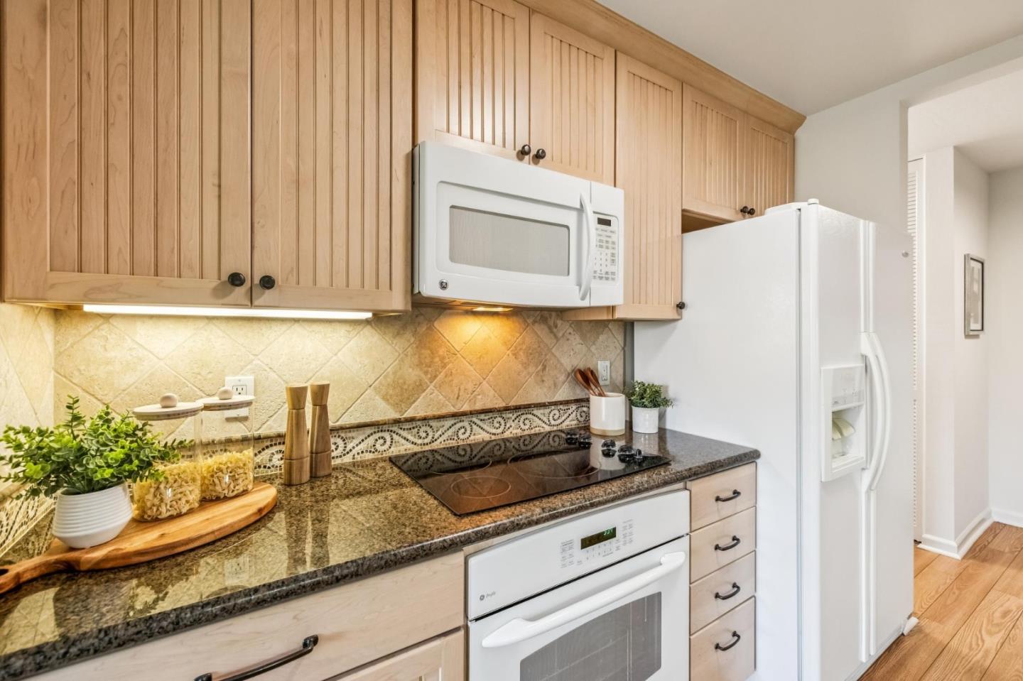 Detail Gallery Image 12 of 57 For 1963 Rock St #4,  Mountain View,  CA 94043 - 3 Beds | 3 Baths