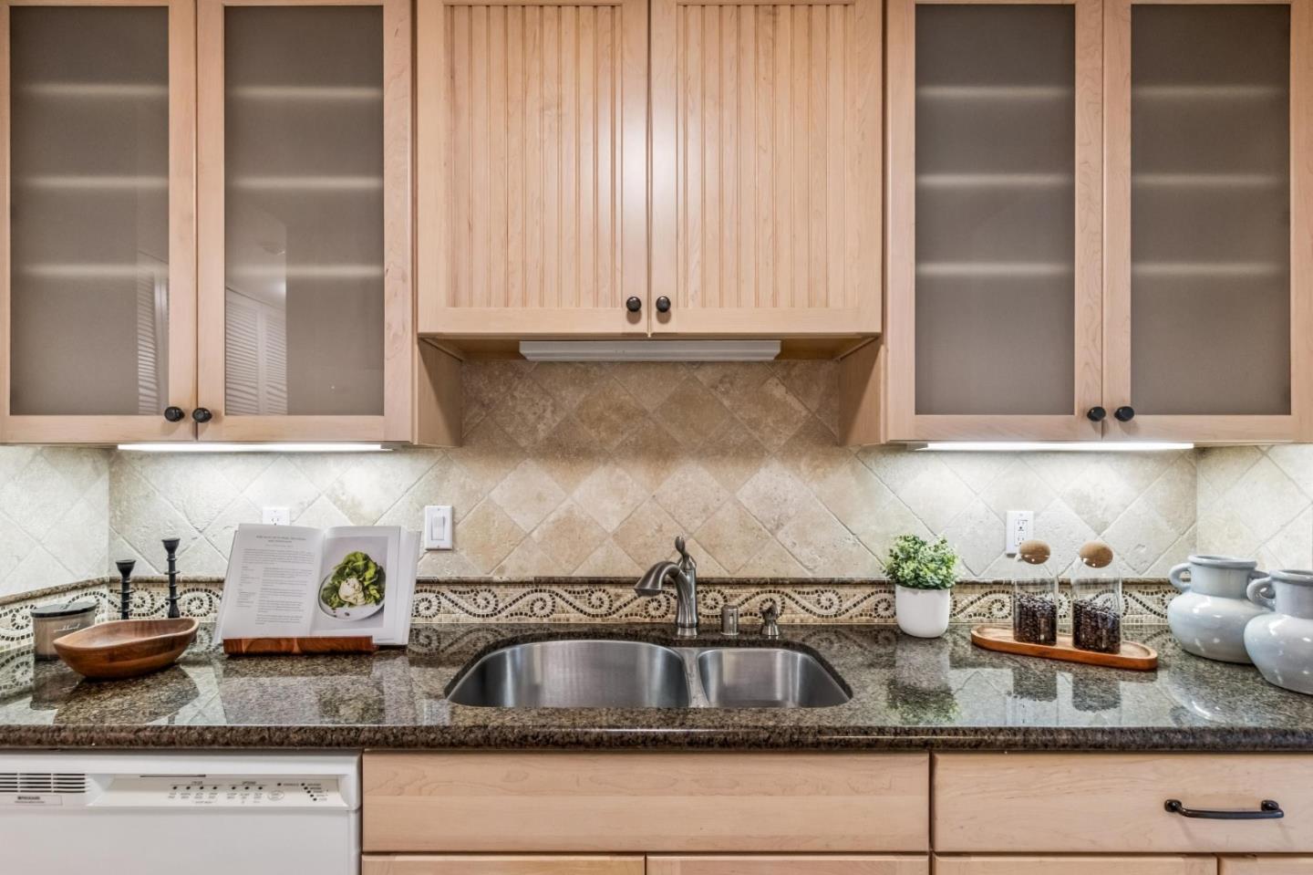 Detail Gallery Image 13 of 57 For 1963 Rock St #4,  Mountain View,  CA 94043 - 3 Beds | 3 Baths