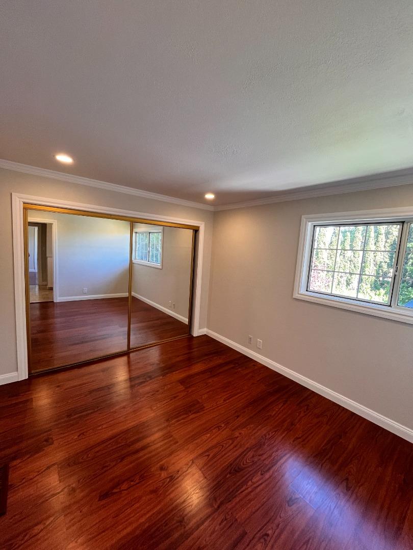 Detail Gallery Image 10 of 24 For 14 Dickens Ct, San Carlos,  CA 94070 - 5 Beds | 4 Baths