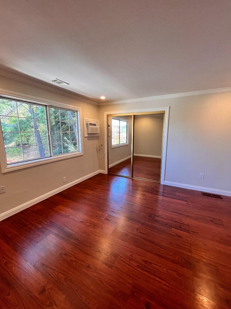 Detail Gallery Image 11 of 24 For 14 Dickens Ct, San Carlos,  CA 94070 - 5 Beds | 4 Baths