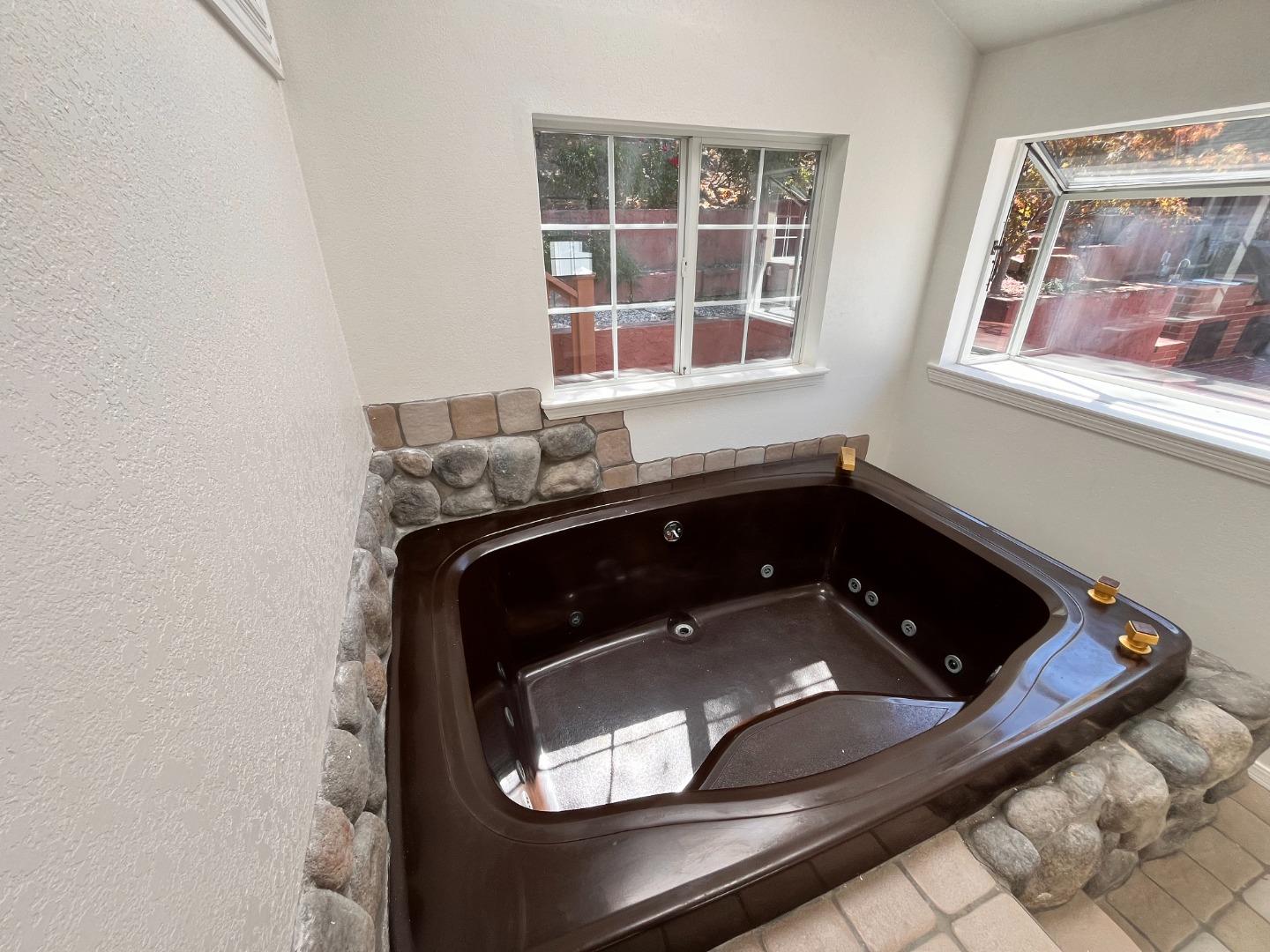 Detail Gallery Image 17 of 24 For 14 Dickens Ct, San Carlos,  CA 94070 - 5 Beds | 4 Baths