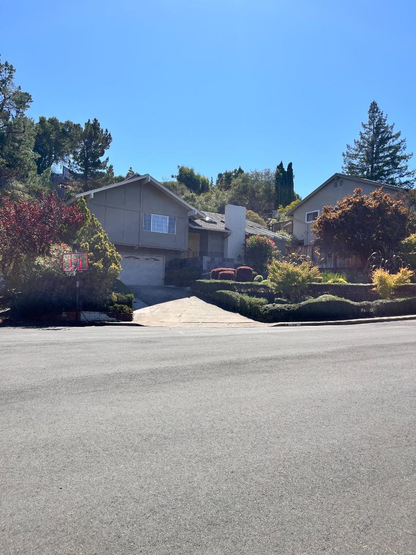 Detail Gallery Image 4 of 24 For 14 Dickens Ct, San Carlos,  CA 94070 - 5 Beds | 4 Baths