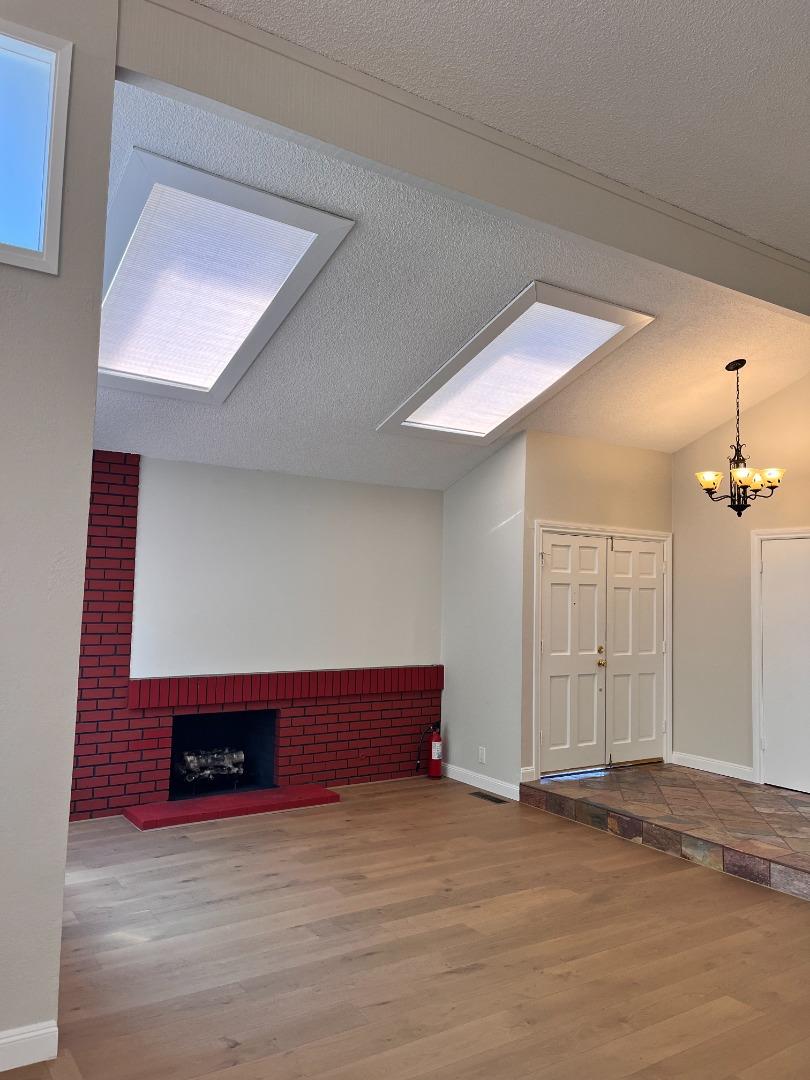 Detail Gallery Image 5 of 24 For 14 Dickens Ct, San Carlos,  CA 94070 - 5 Beds | 4 Baths