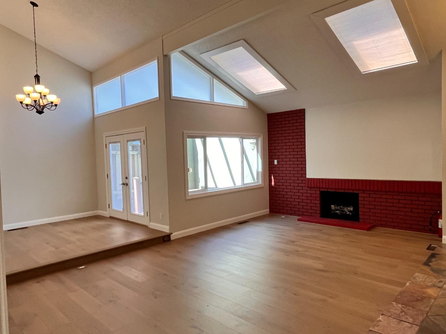 Detail Gallery Image 8 of 24 For 14 Dickens Ct, San Carlos,  CA 94070 - 5 Beds | 4 Baths