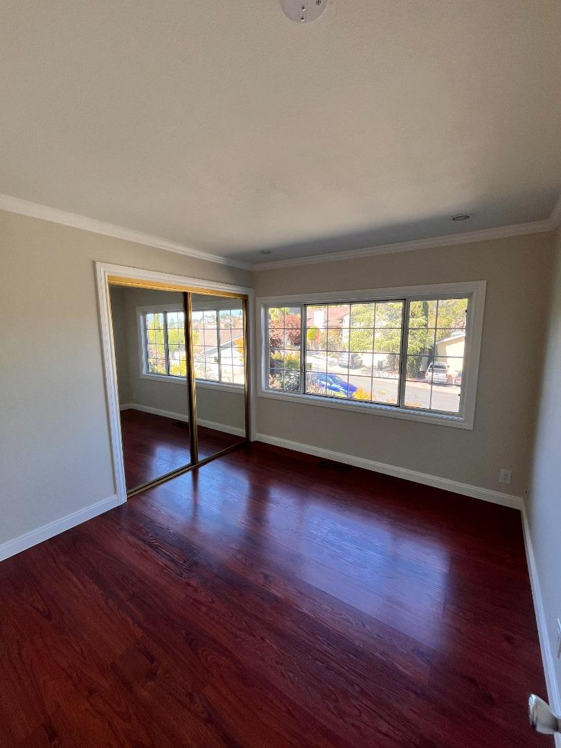 Detail Gallery Image 9 of 24 For 14 Dickens Ct, San Carlos,  CA 94070 - 5 Beds | 4 Baths