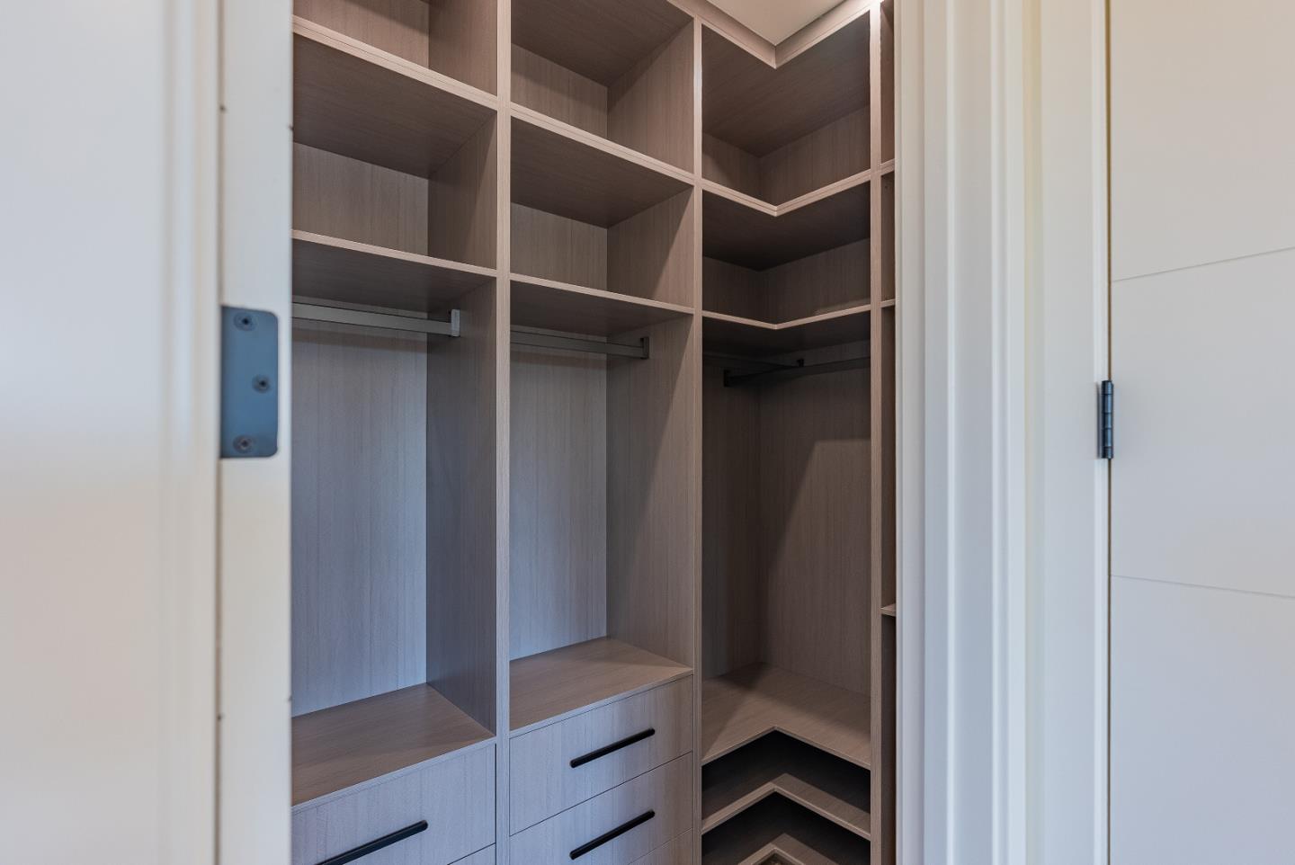 Detail Gallery Image 10 of 37 For 3310 Kirk Rd, San Jose,  CA 95124 - 4 Beds | 3/1 Baths