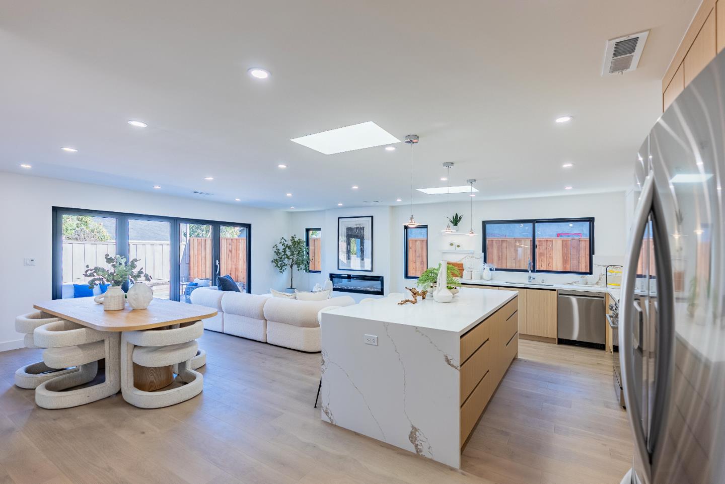 Detail Gallery Image 11 of 37 For 3310 Kirk Rd, San Jose,  CA 95124 - 4 Beds | 3/1 Baths