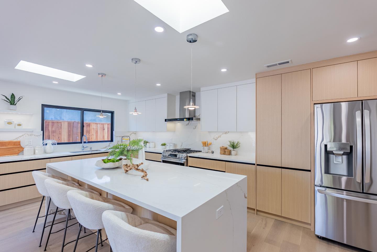 Detail Gallery Image 14 of 37 For 3310 Kirk Rd, San Jose,  CA 95124 - 4 Beds | 3/1 Baths