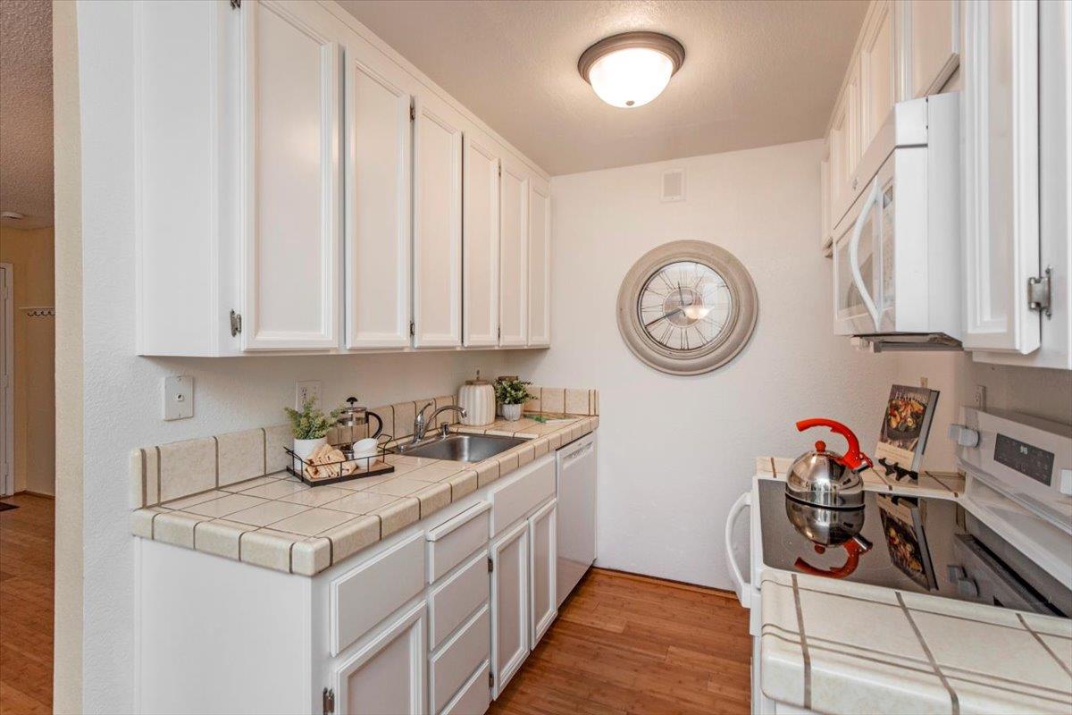 Detail Gallery Image 12 of 26 For 3200 La Terrace Cir, San Jose,  CA 95123 - 1 Beds | 1 Baths