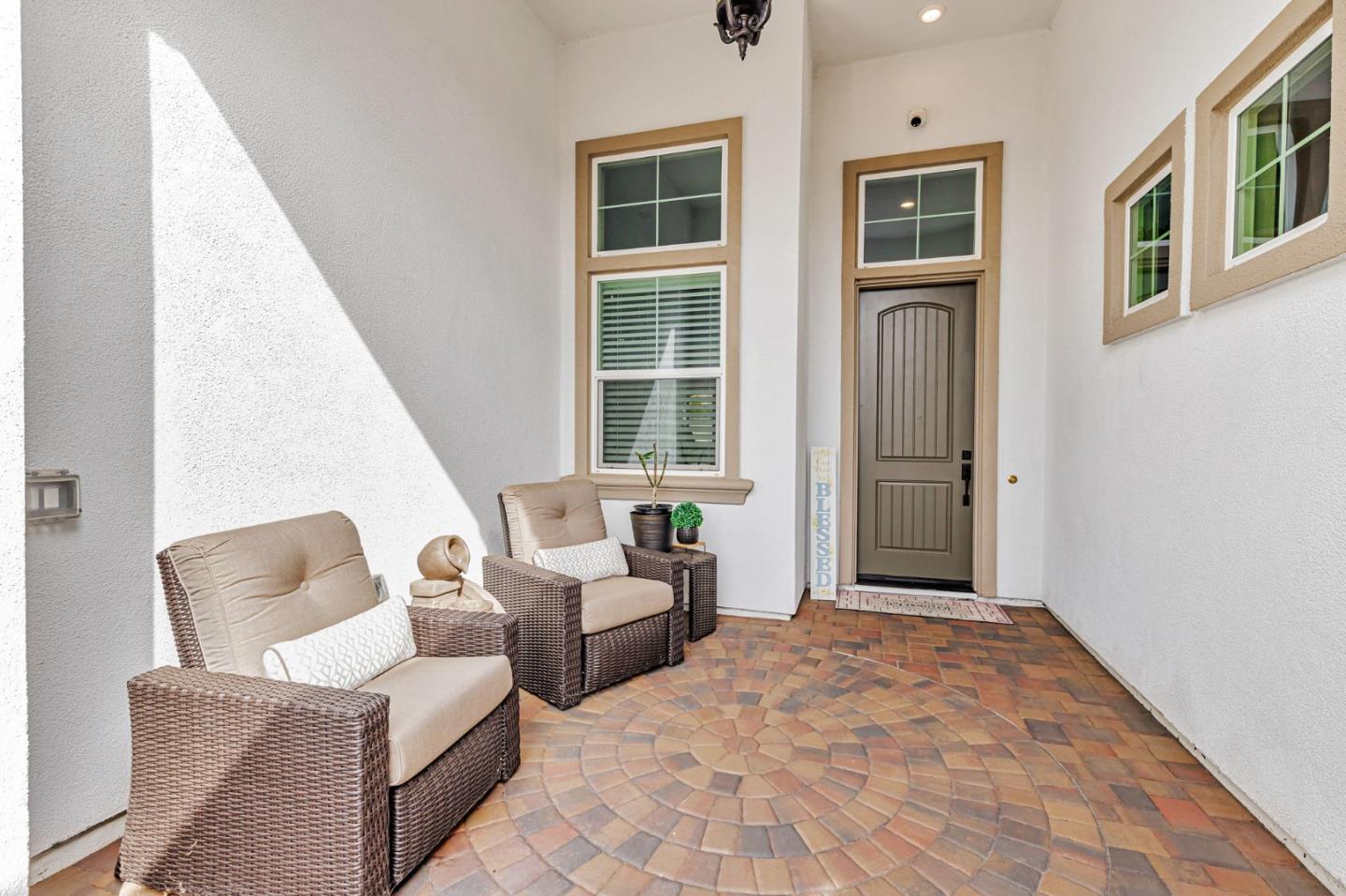 Detail Gallery Image 4 of 54 For 7832 Cobblestone Ct, Gilroy,  CA 95020 - 4 Beds | 3/1 Baths