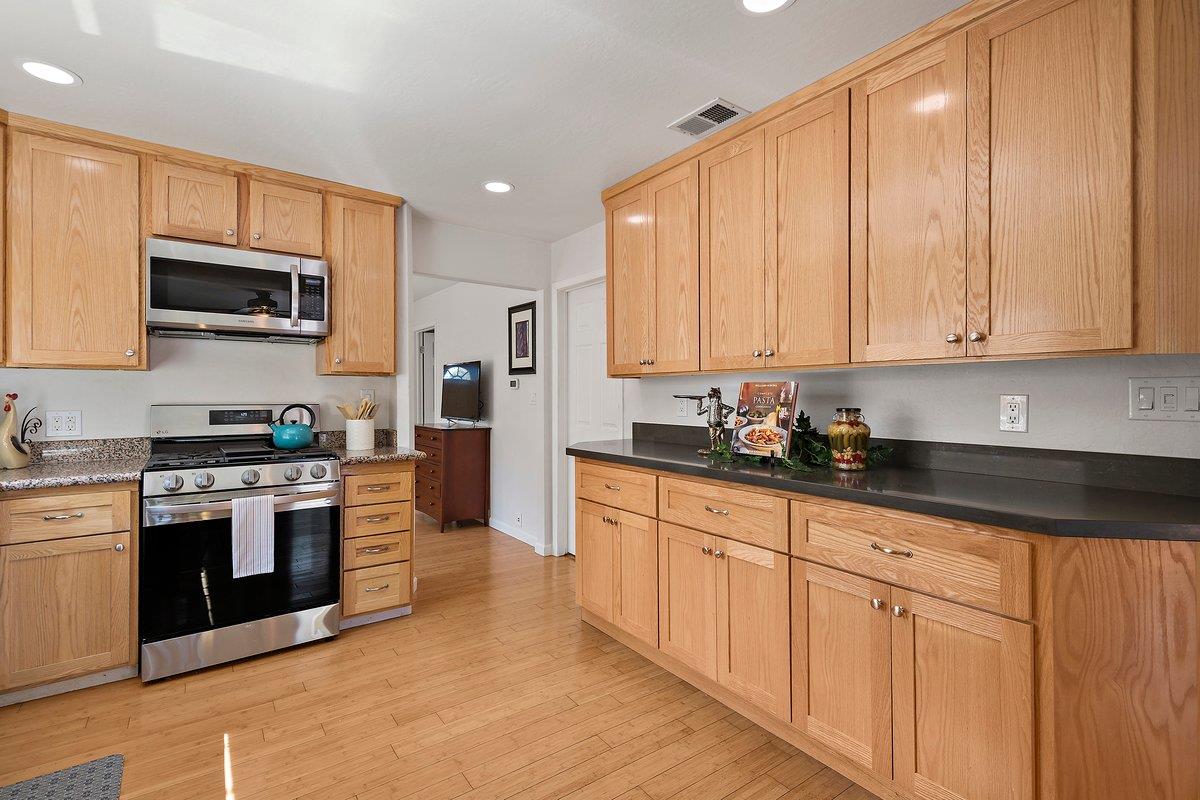 Detail Gallery Image 13 of 31 For 986 Spencer Ave, San Jose,  CA 95125 - 3 Beds | 2 Baths