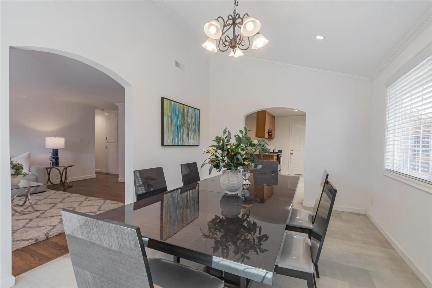 Detail Gallery Image 13 of 34 For 751 San Pablo Dr, Mountain View,  CA 94043 - 4 Beds | 2 Baths