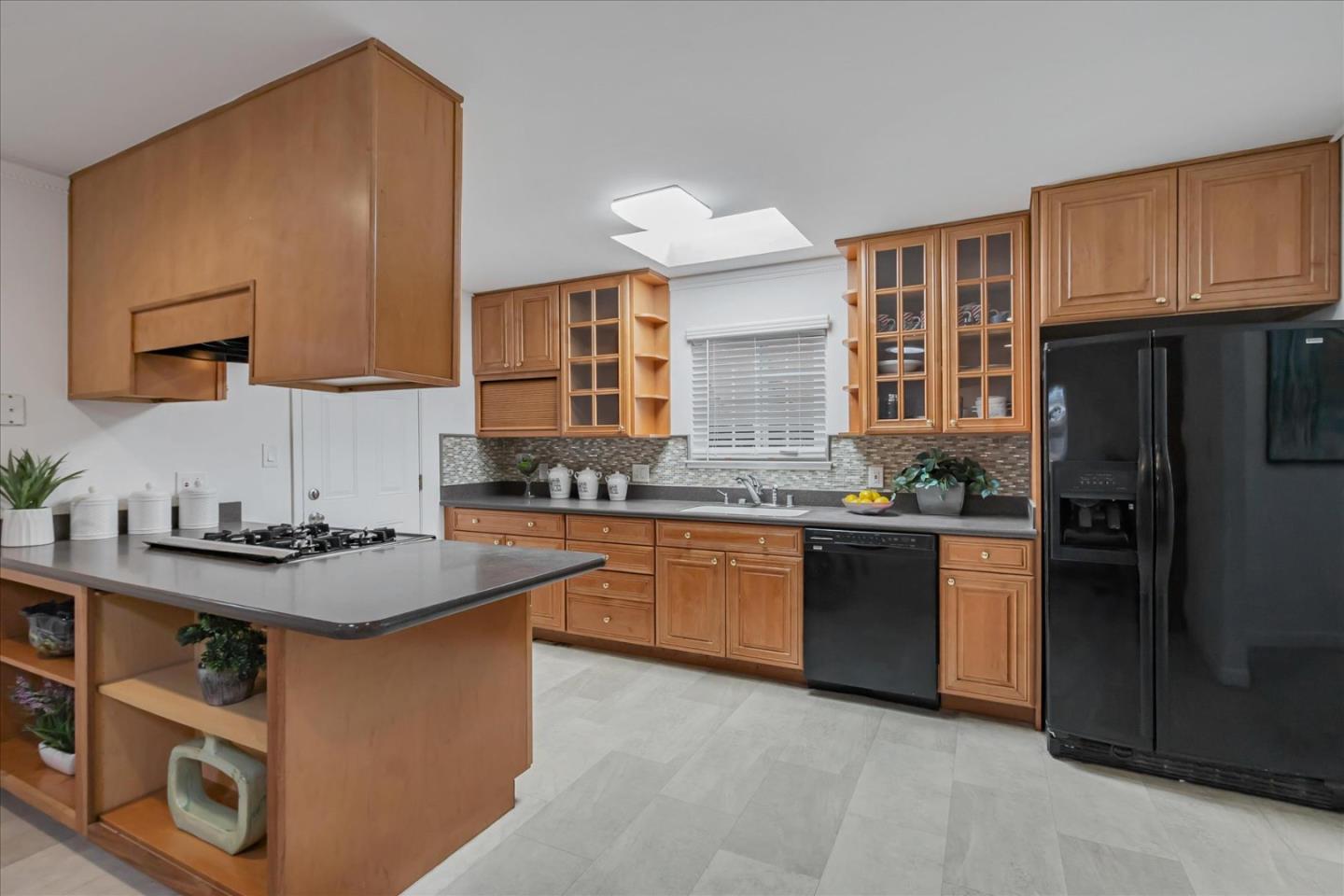 Detail Gallery Image 5 of 34 For 751 San Pablo Dr, Mountain View,  CA 94043 - 4 Beds | 2 Baths