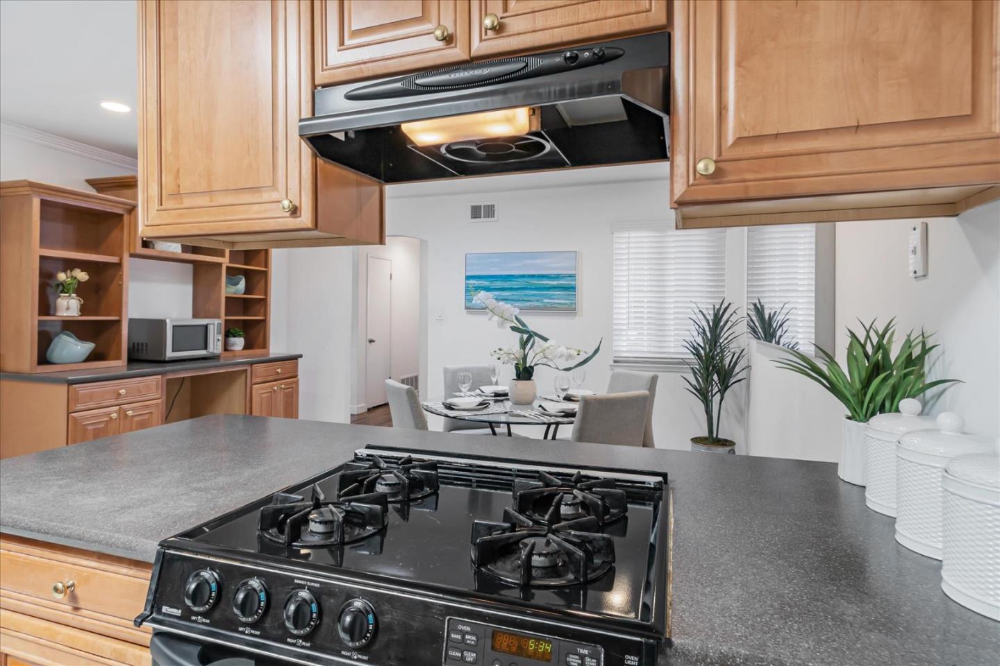 Detail Gallery Image 7 of 34 For 751 San Pablo Dr, Mountain View,  CA 94043 - 4 Beds | 2 Baths